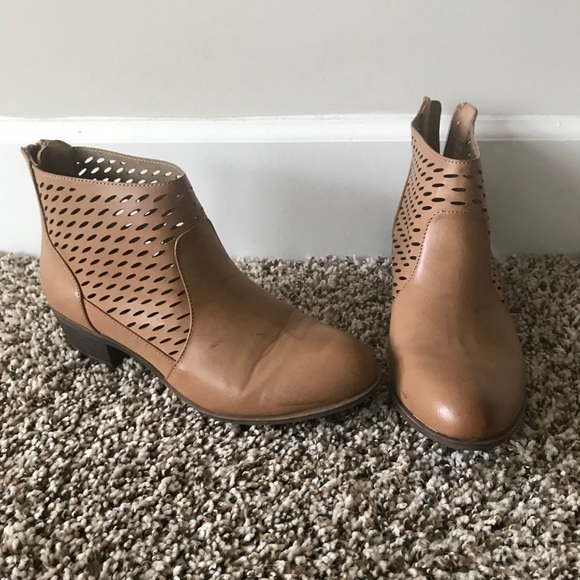 Shoes - Size 7.5 brown boots never worn